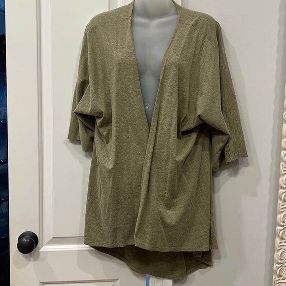 LuLaRoe Jackets & Blazers - VGUC LuLaRoe Lindsay Kimono Heathered Green Size S